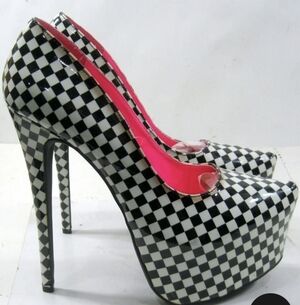 Shiekh Checkered High Heel Platform Pumps Alice In Wonderland 7